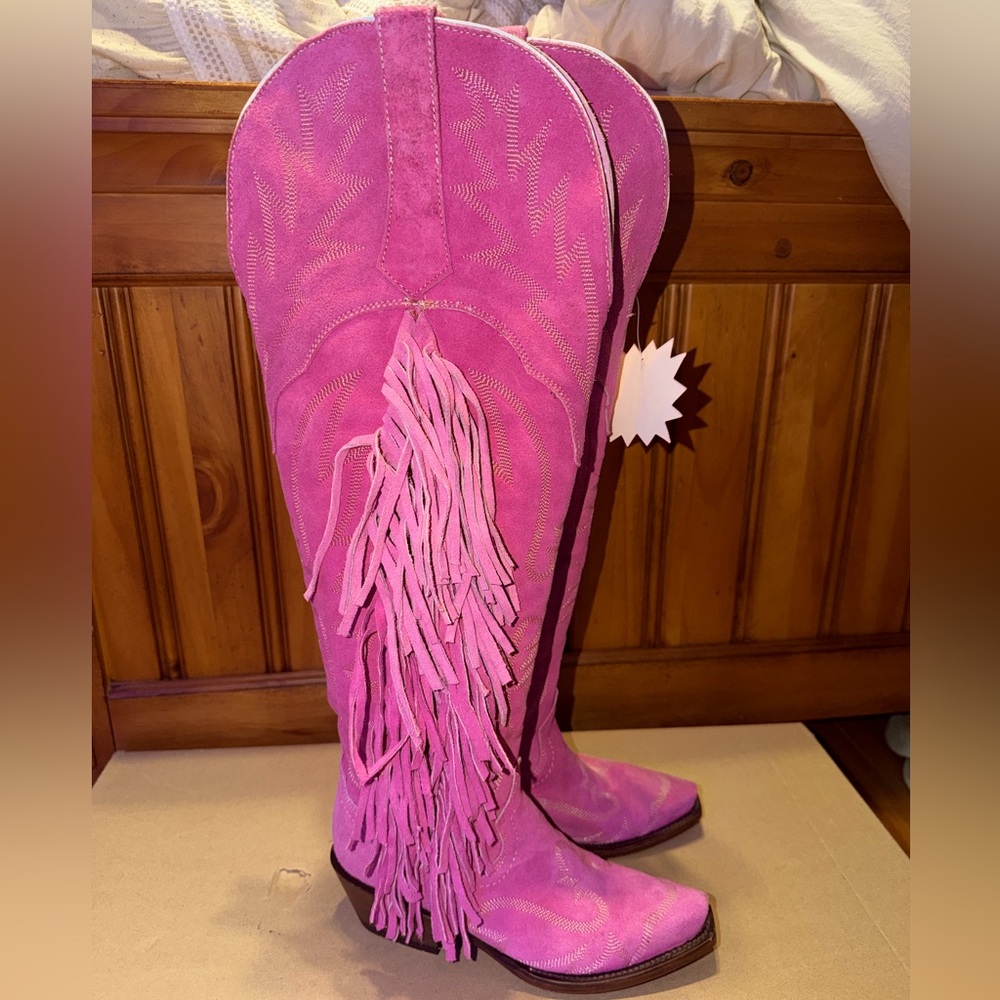 Barbie pink fringe boots, Genuine Buckshot brand size 6.5 wide calf.